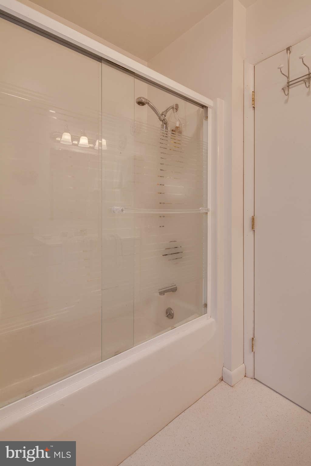 3217 Lynch Road Baltimore, MD 21219 - Photo 28 of 29 Bath