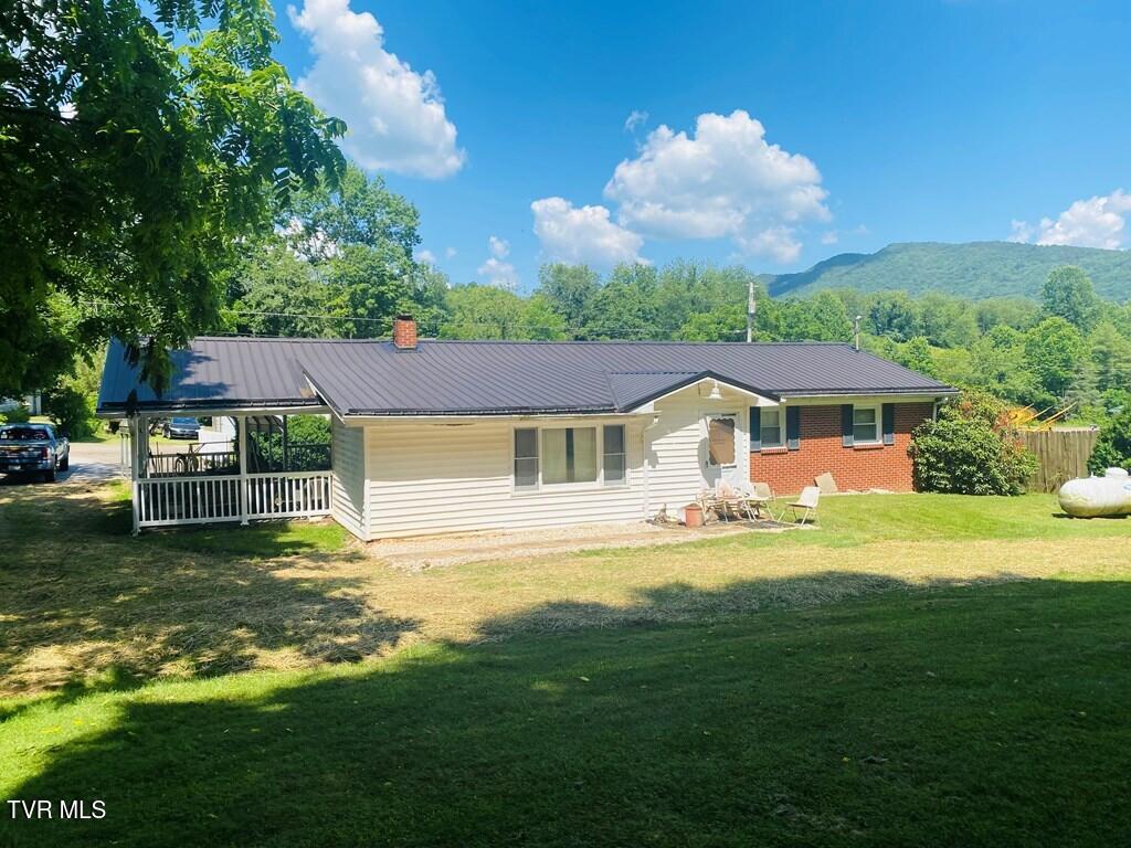 1820 Pine Orchard Road Butler, TN 37640 - Photo 4 of 13 237520_8