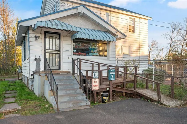 $500,000 | 30995 Highway 2, Ashland, WI 54806