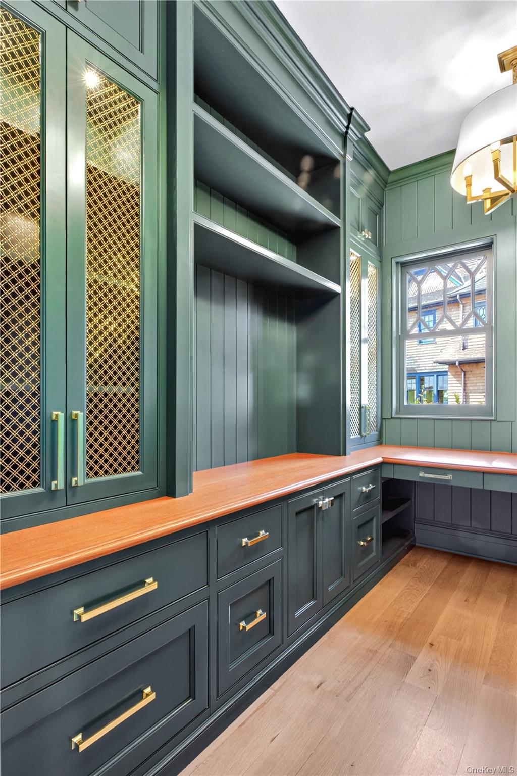 71 Lake Road Manhasset, NY 11030 - Photo 24 of 46