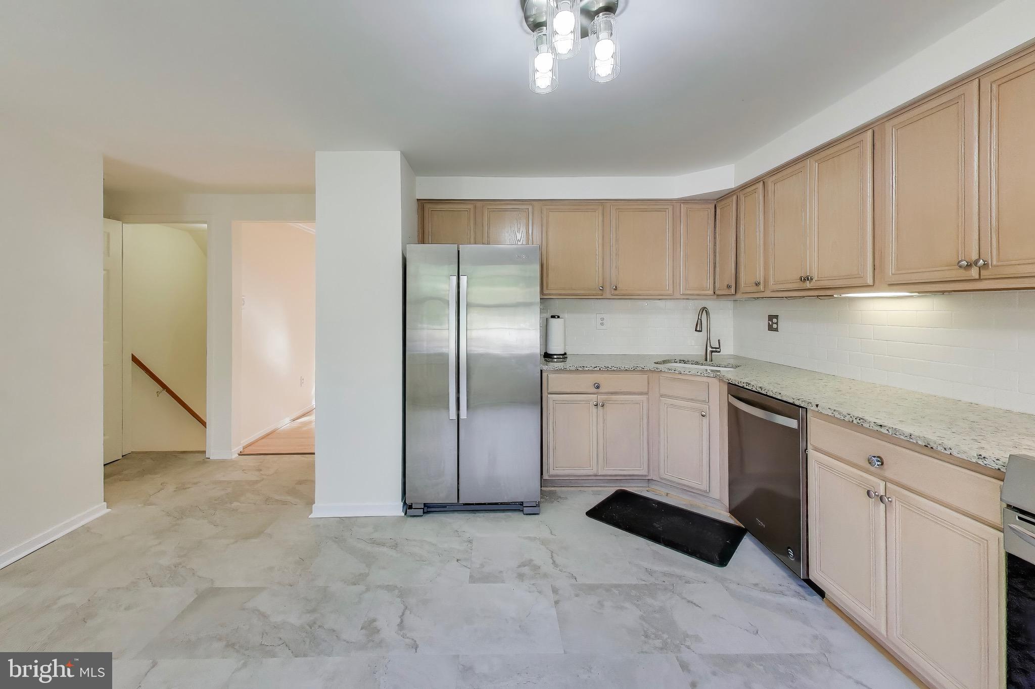 8932 Barrowgate Court Potomac, MD 20854 - Photo 6 of 24