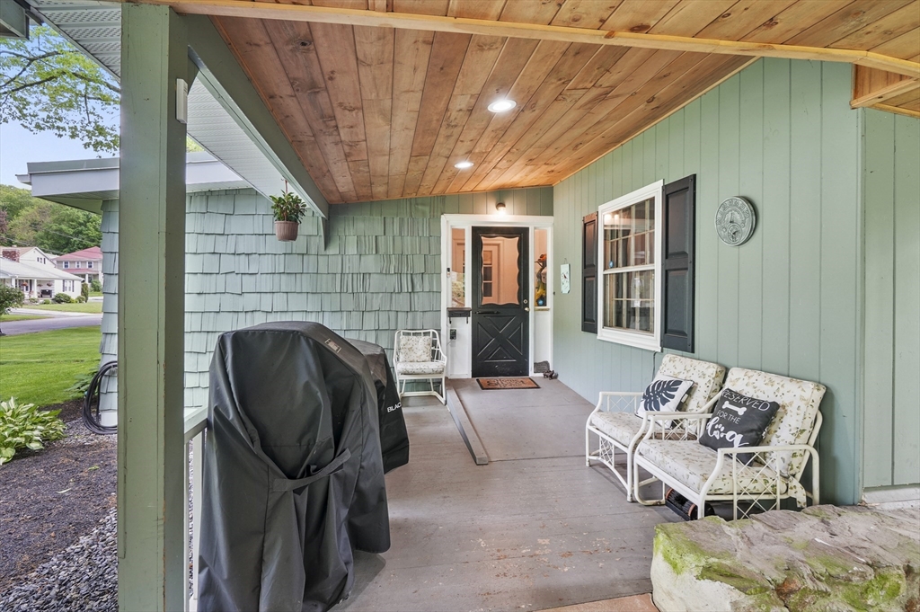 228 Hillside Road Southbridge, MA 01550 - Photo 4 of 32 Gallery Image 4