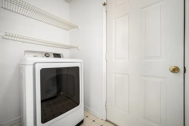 a close up view of a washer and dryer