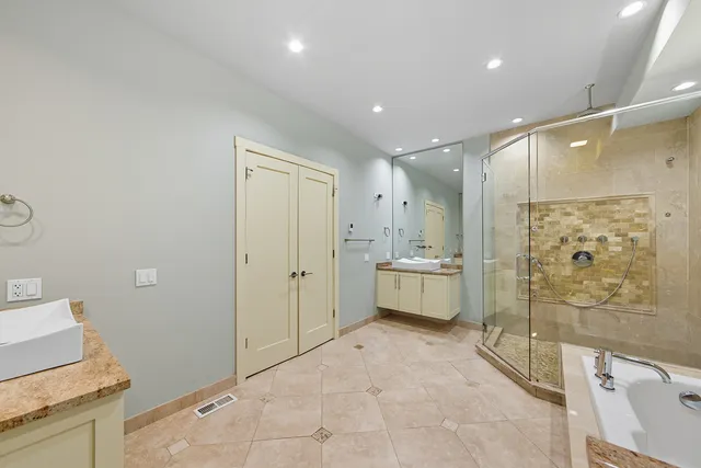 $439,000 | 4029 South Ellis Avenue, Unit 2S, Chicago, IL 60653