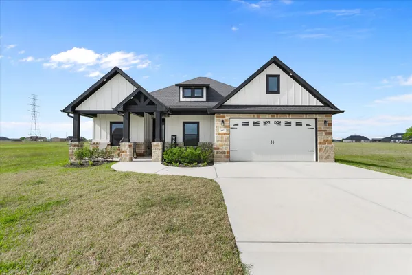 $535,000 | 447 Sunset Trail, Angleton, TX 77515