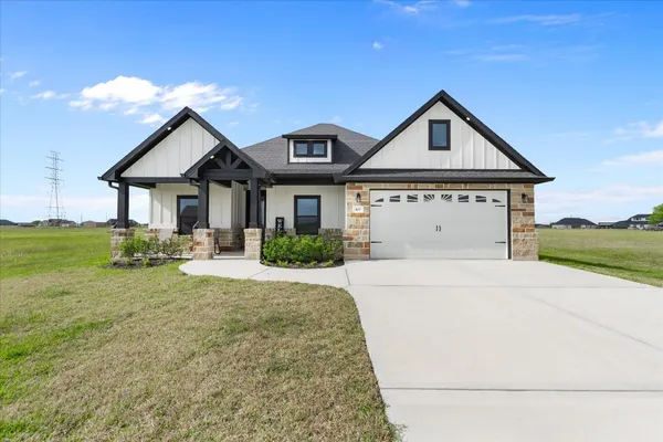 $535,000 | 447 Sunset Trail, Angleton, TX 77515