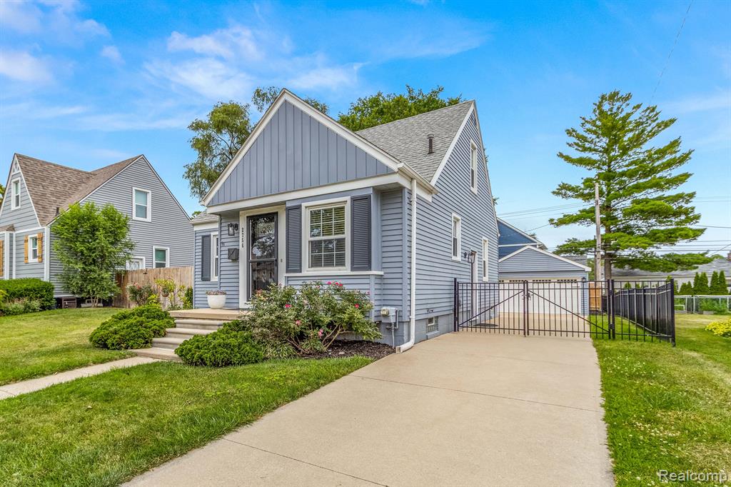 2756 Cumberland Road Berkley, MI 48072 - Photo 2 of 31 Gallery Image 2