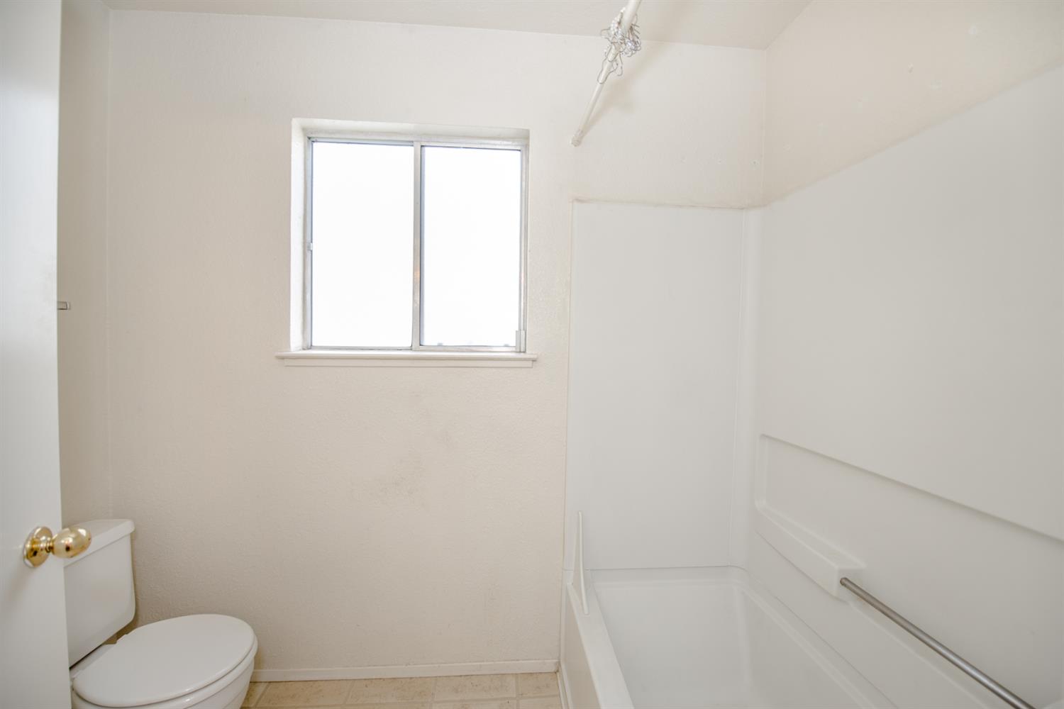 1019 Dornajo Way, Unit 244 Sacramento, CA 95825 - Photo 16 of 41 a bathroom with a toilet