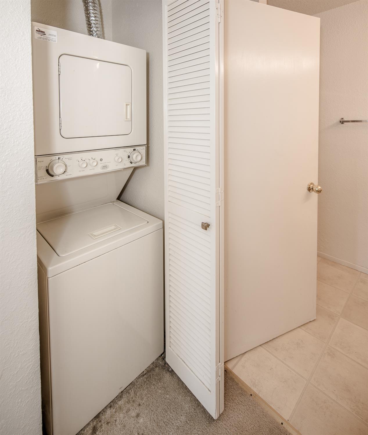 1019 Dornajo Way, Unit 244 Sacramento, CA 95825 - Photo 27 of 41 a utility room with dryer and washer