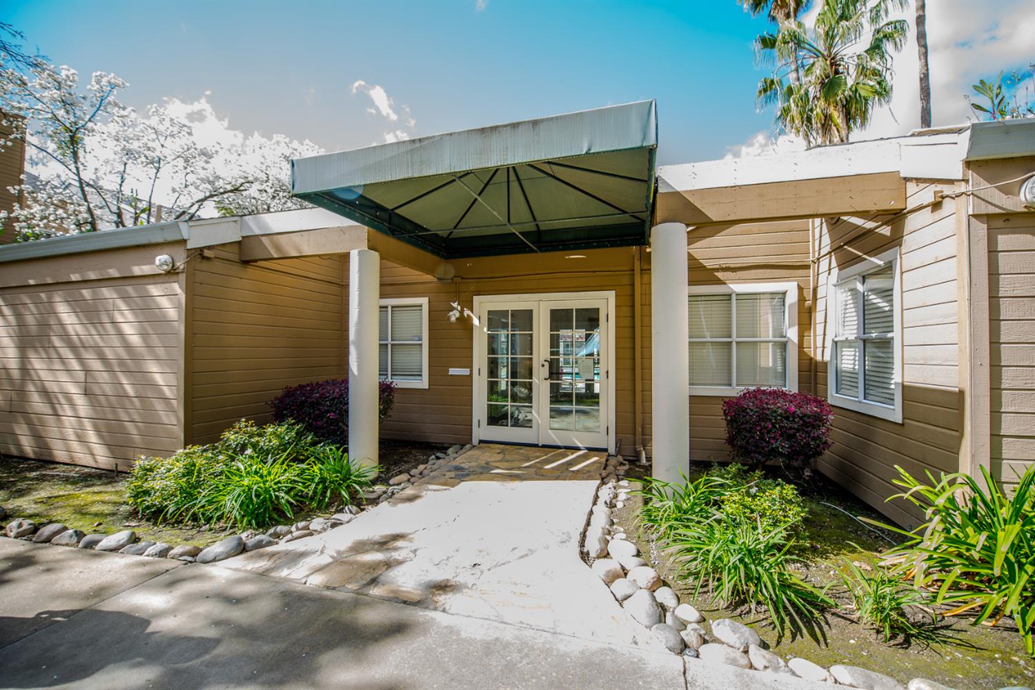 1019 Dornajo Way, Unit 244 Sacramento, CA 95825 - Photo 33 of 41 a front view of a house with a yard
