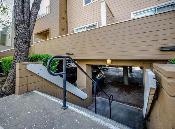 a view of the parking area