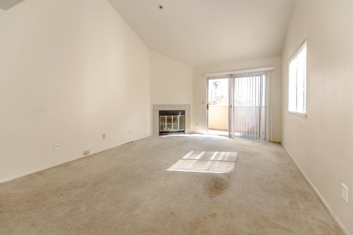 1019 Dornajo Way, Unit 244 Sacramento, CA 95825 - Photo 6 of 41 an empty room with windows