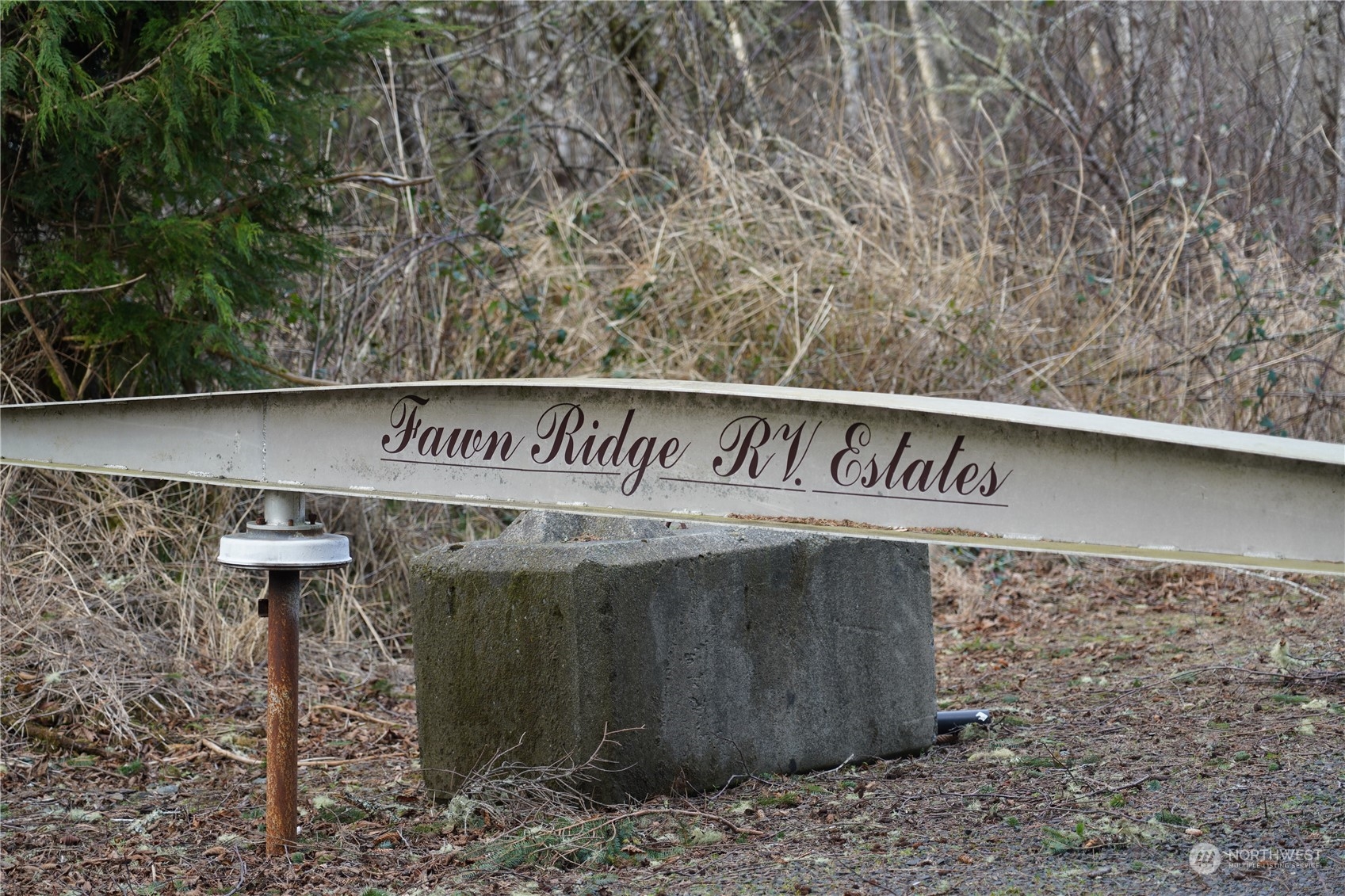 630 Chinook Valley Road Long Beach, WA 98631 - Photo 1 of 27 a view of a wooden fence