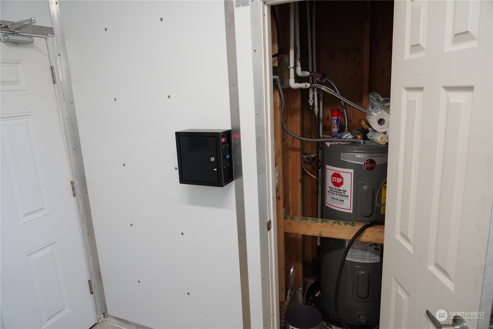 630 Chinook Valley Road Long Beach, WA 98631 - Photo 19 of 27 a utility room with dryer and washer