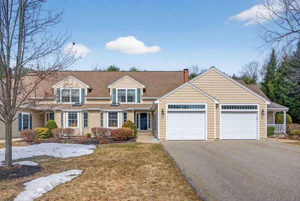 $620,000 | 63 Shiretowne Common Drive, Unit 22, Kennebunk, ME 04043