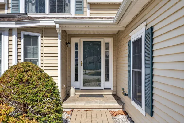 $620,000 | 63 Shiretowne Common Drive, Unit 22, Kennebunk, ME 04043