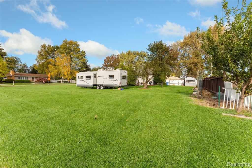 30459 South Gibraltar Road Gibraltar, MI 48173 - Photo 23 of 25