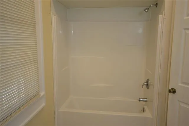 $1,500 | 15639 River Road, Hahnville, LA 70057