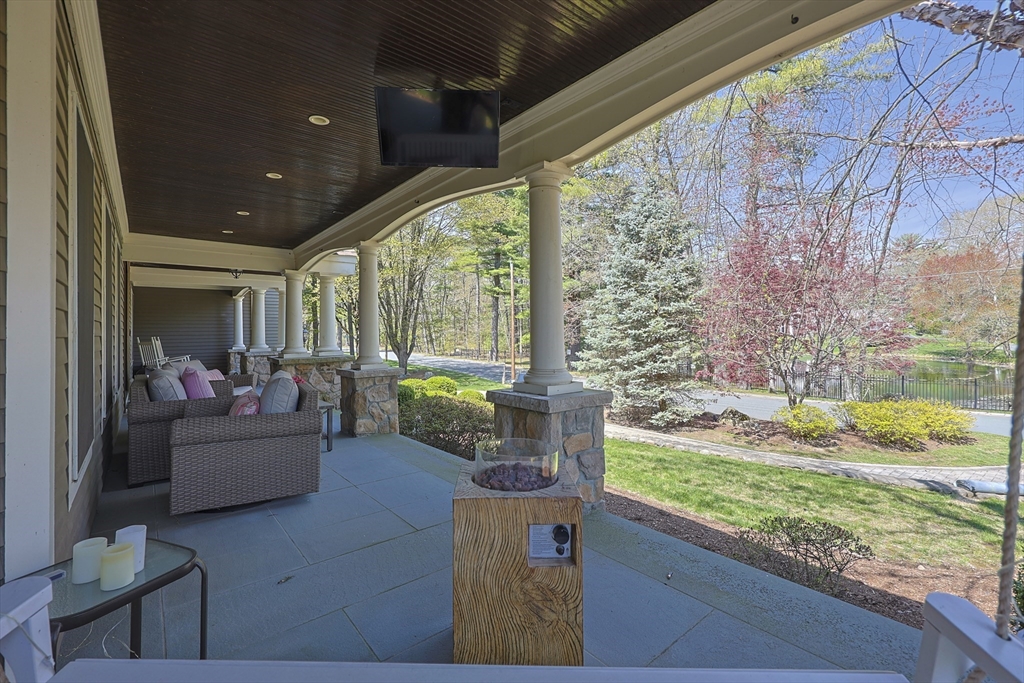 71 Bourque Road Lynnfield, MA 01940 - Photo 4 of 42