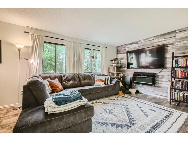 $189,900 | 5940 Fernwood Street, Shoreview, MN 55126