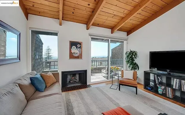 $4,495 | 57 Sereno Circle, Oakland, CA 94619