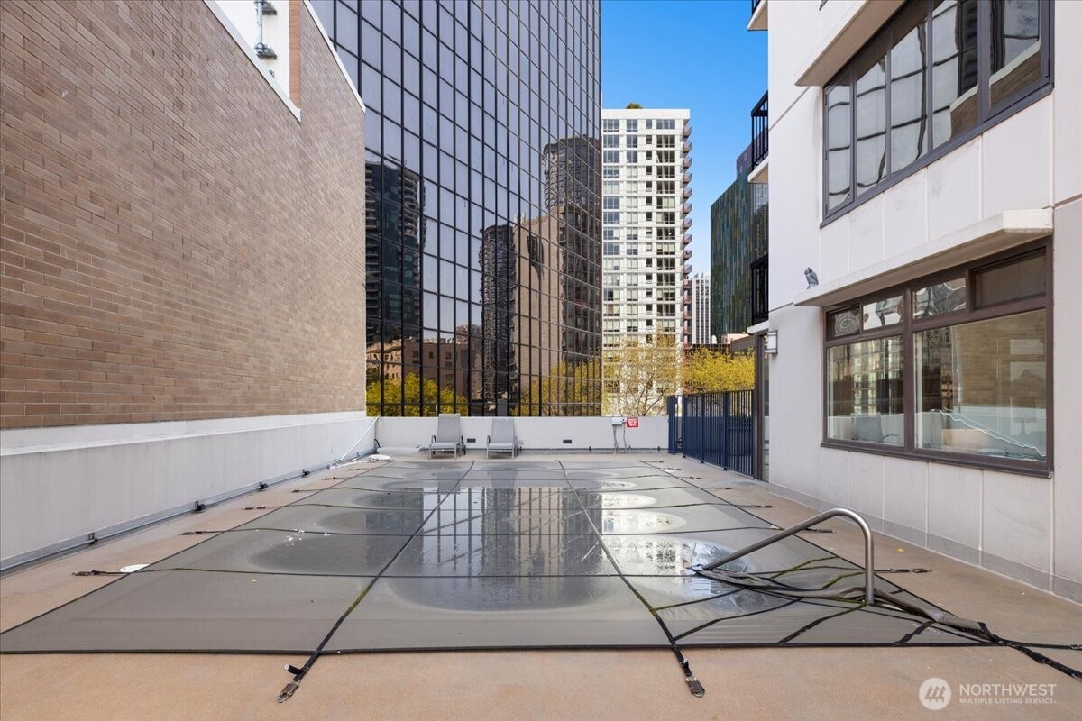 2100 3rd Avenue, Unit 2505 Seattle, WA 98121 - Photo 27 of 40 a view of a building with sitting area