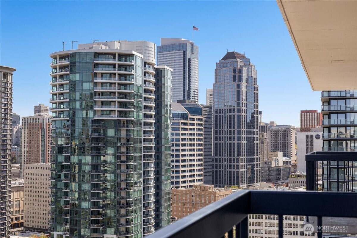 2100 3rd Avenue, Unit 2505 Seattle, WA 98121 - Photo 32 of 40 a view of a tall building