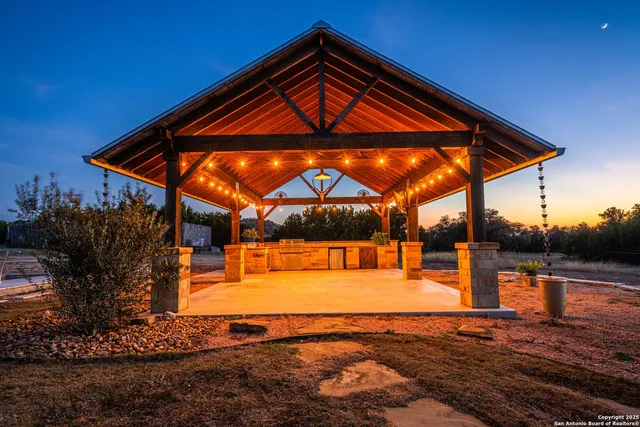 $1,190,000 | 34 Rusty Spur Drive, Fredericksburg, TX 78624