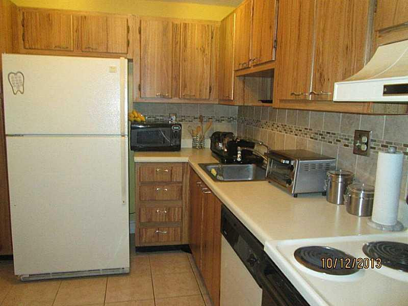 8050 West McNab Road, Unit 314 Tamarac, FL 33321 - Photo 3 of 13 Kitchen