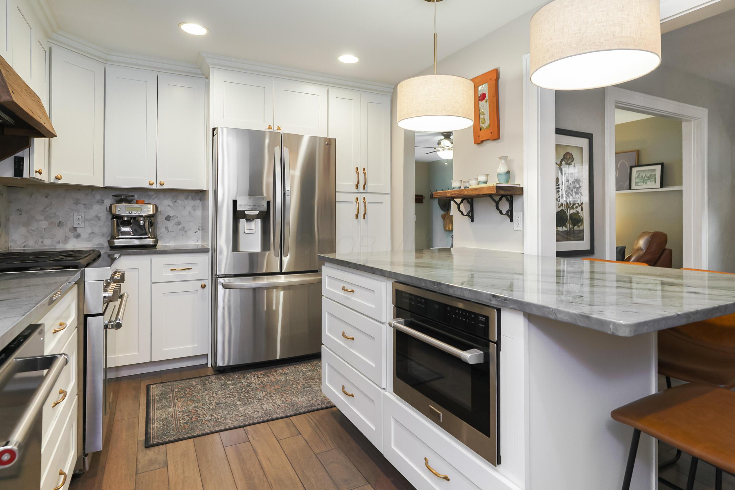 678 South Cassingham Road Columbus, OH 43209 - Photo 26 of 61 Granite counters