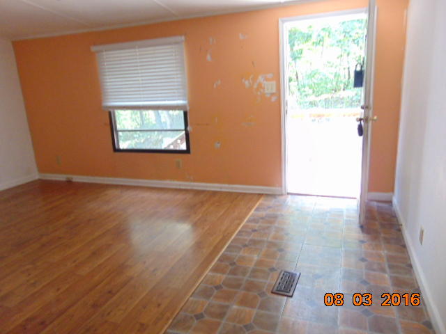 413 Engel Road Loudon, TN 37774 - Photo 7 of 11 Living room