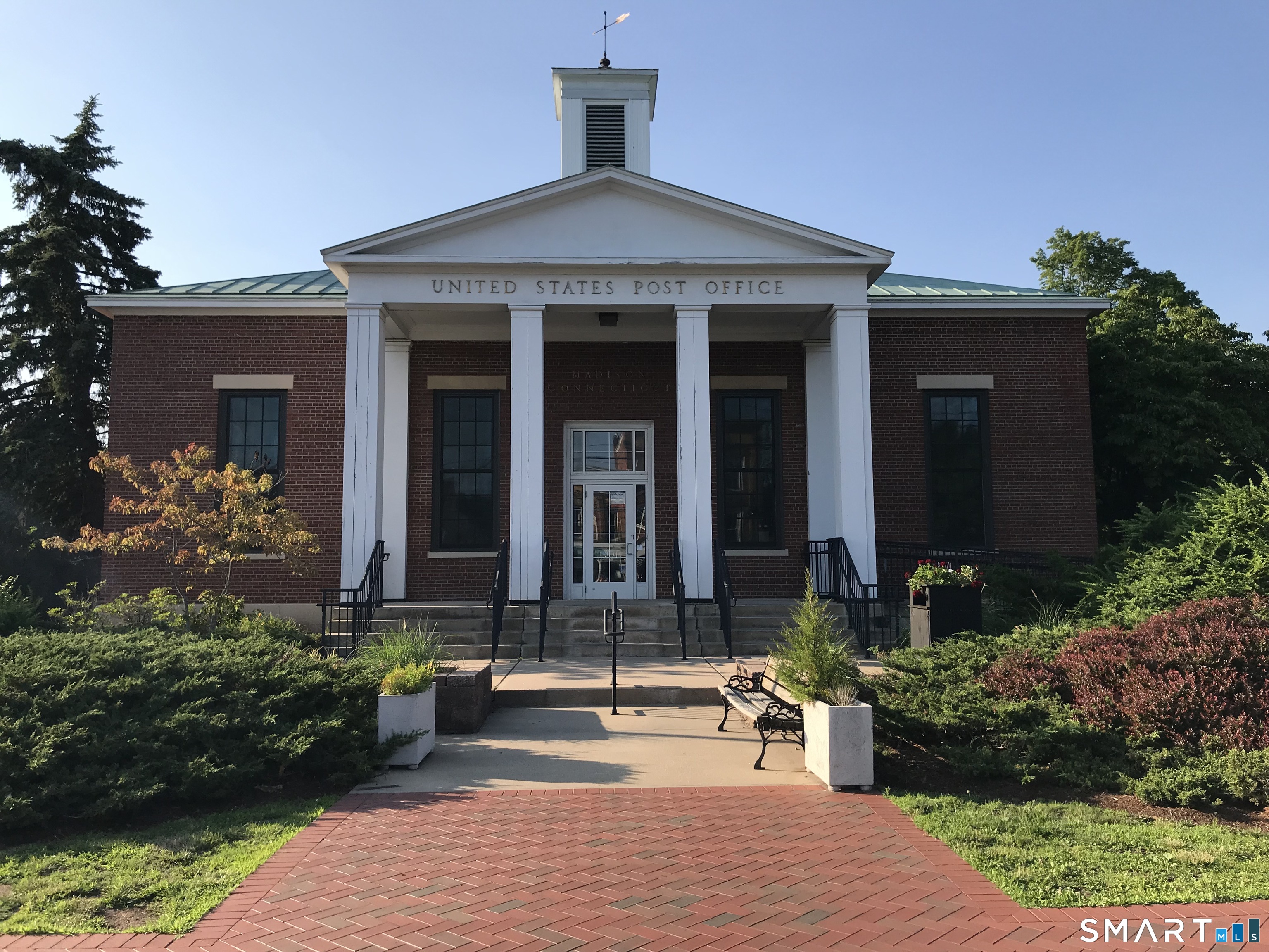 43 Fort Path Road Madison, CT 06443 - Photo 38 of 40 front view of a house