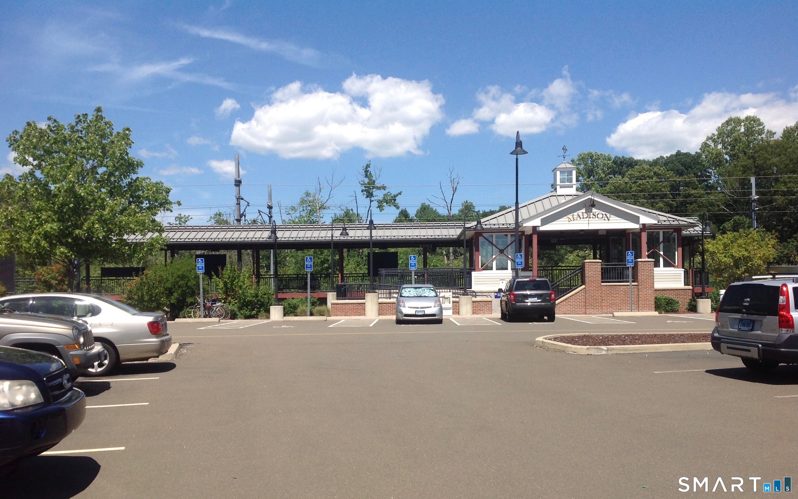 43 Fort Path Road Madison, CT 06443 - Photo 39 of 40 a view of a street with cars on city street