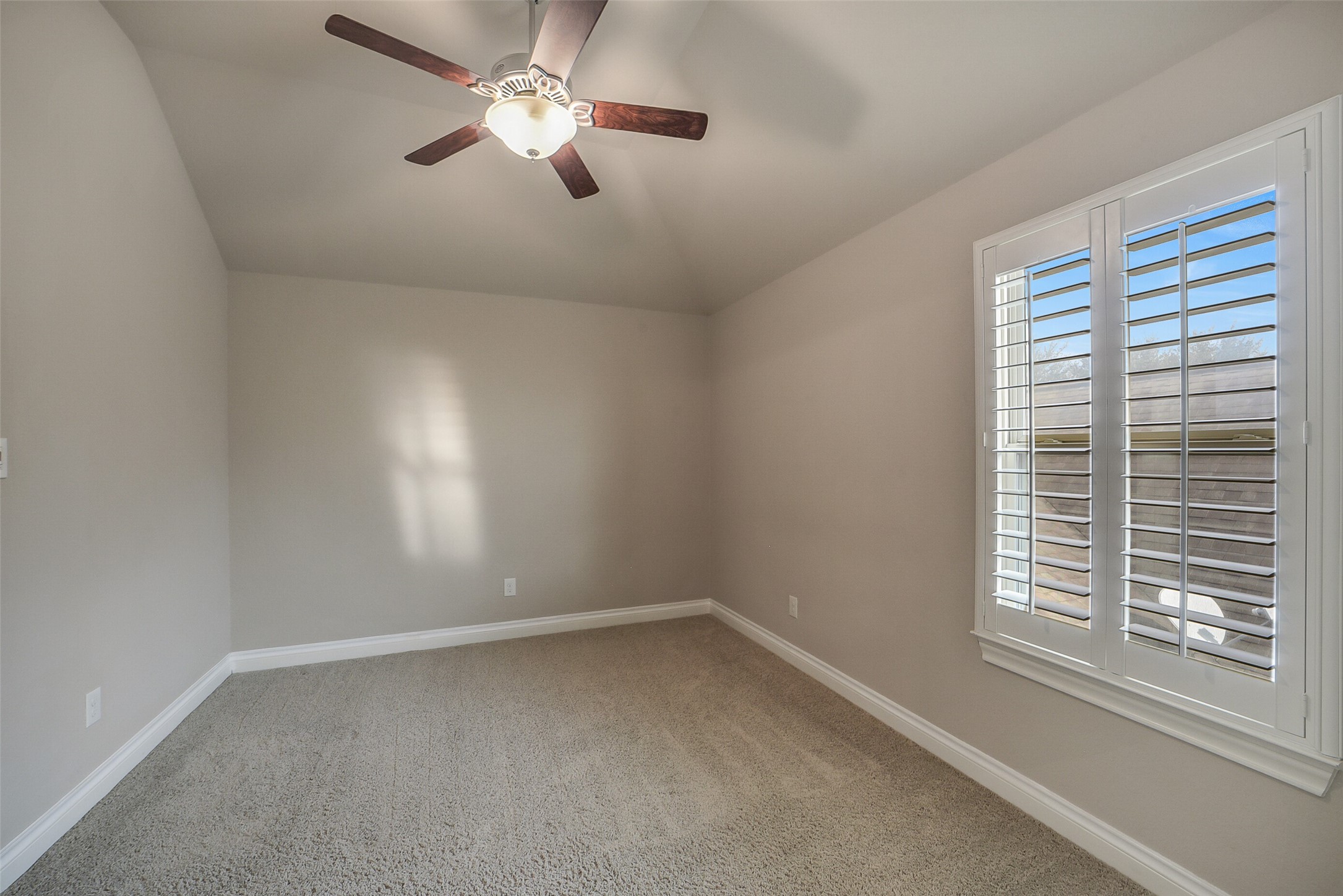 6413 Delta Crossing Court Rosenberg, TX 77471 - Photo 32 of 46 an empty room with a window and a fan