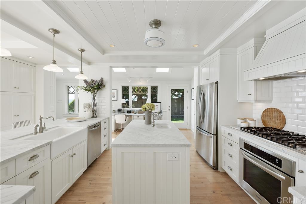 1448 Neptune Avenue Encinitas, CA 92024 - Photo 7 of 25