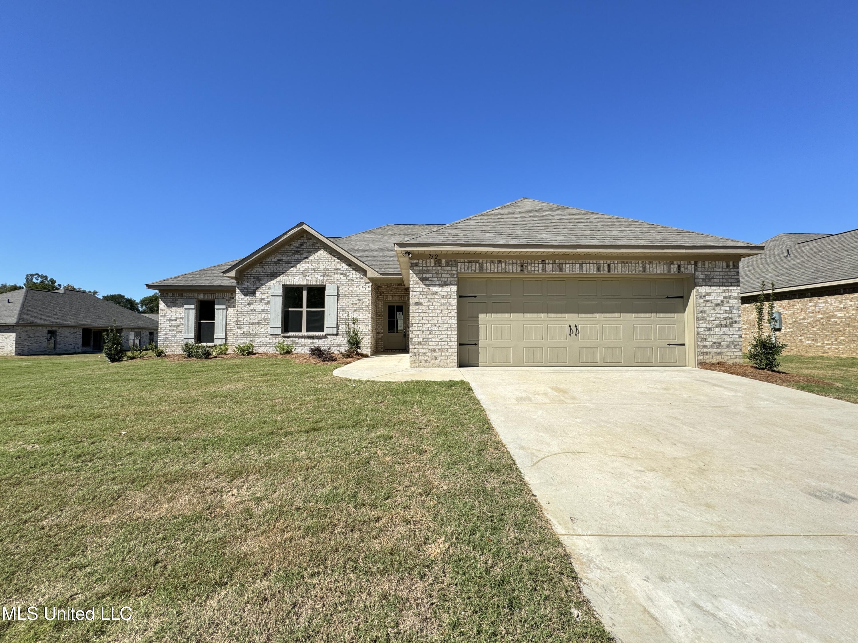 752 Magnolia Point Circle Pearl, MS 39208 - Photo 2 of 29 Photo Oct 16 2024, 11 38 15 AM
