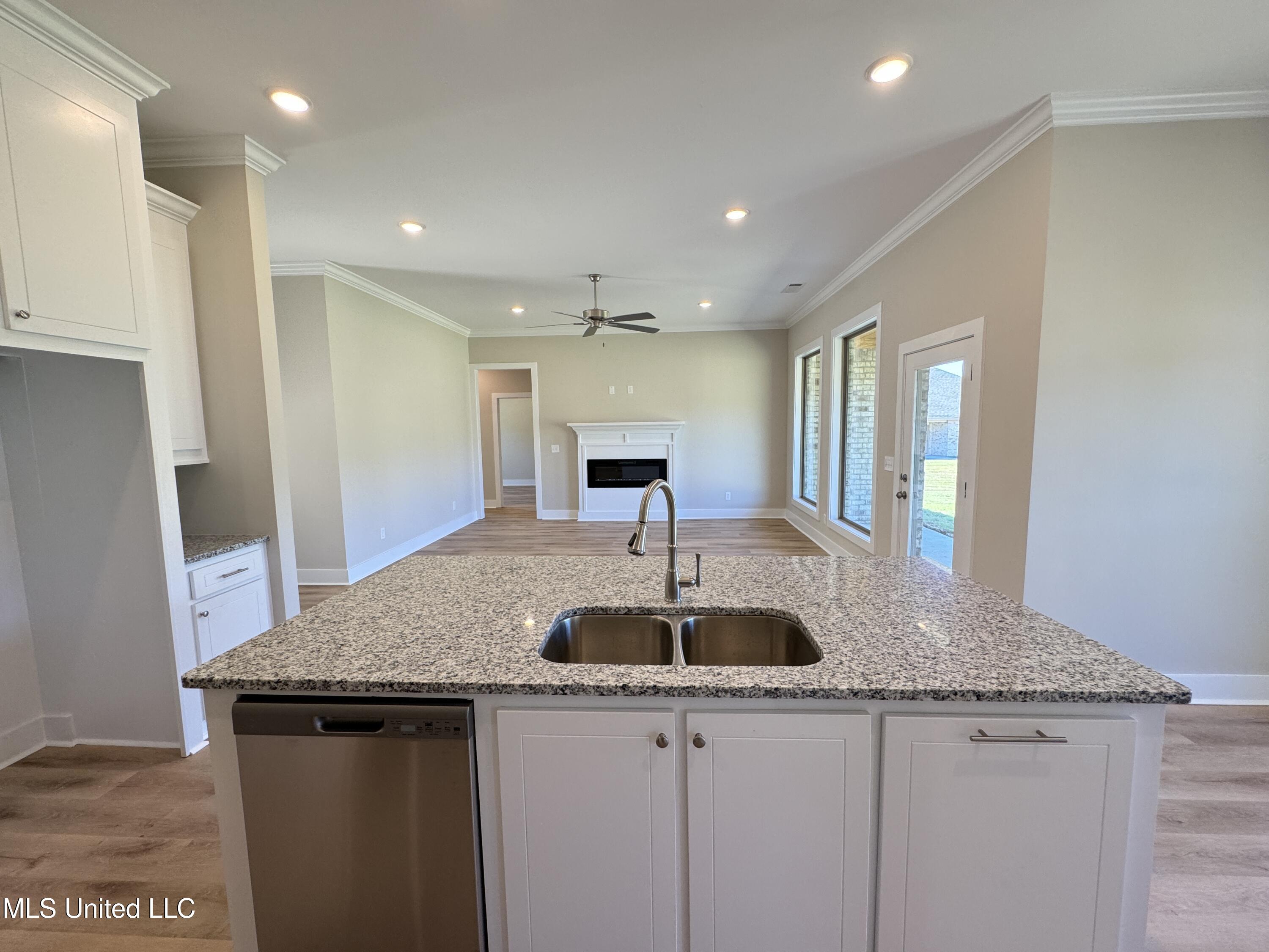 752 Magnolia Point Circle Pearl, MS 39208 - Photo 9 of 29 Photo Oct 16 2024, 11 43 14 AM