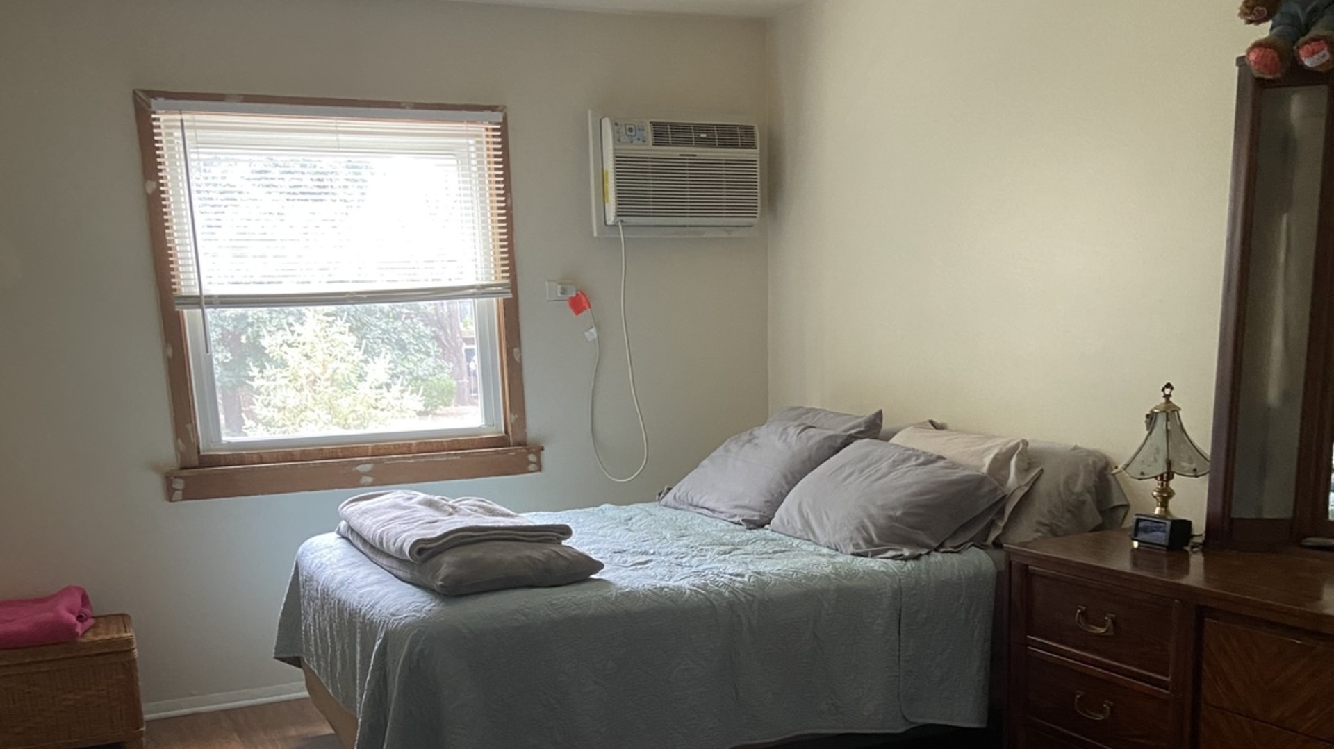 889 Trace Drive, Unit 210 Buffalo Grove, IL 60089 - Photo 8 of 9 a bedroom with a bed and a window