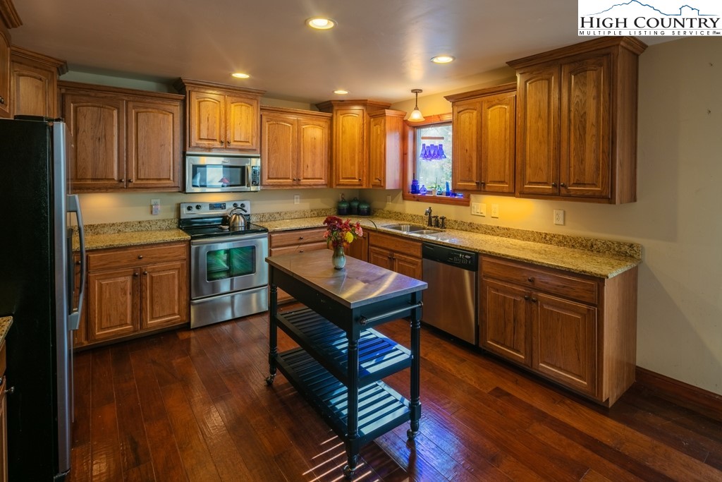 535 Pinnacle Ridge Road Beech Mountain, NC 28604 - Photo 8 of 31