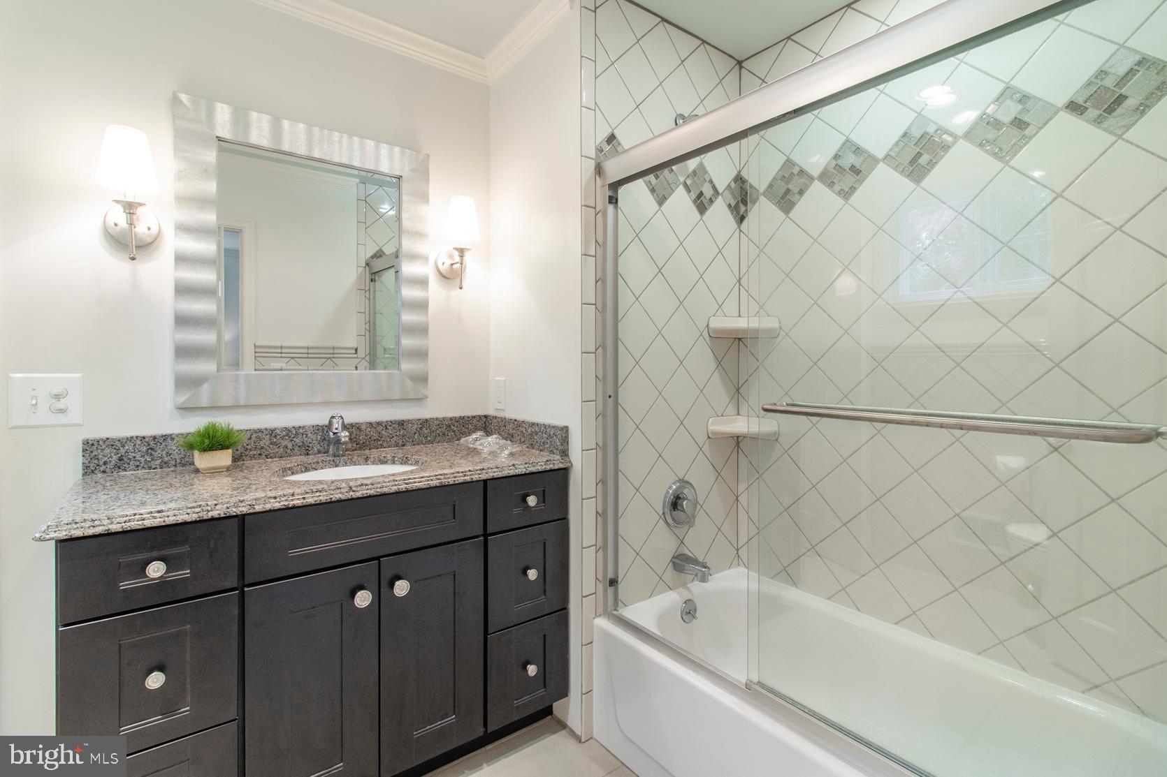 733 Mustin Lane Villanova, PA 19085 - Photo 25 of 36 Jack and Jill Bathroom