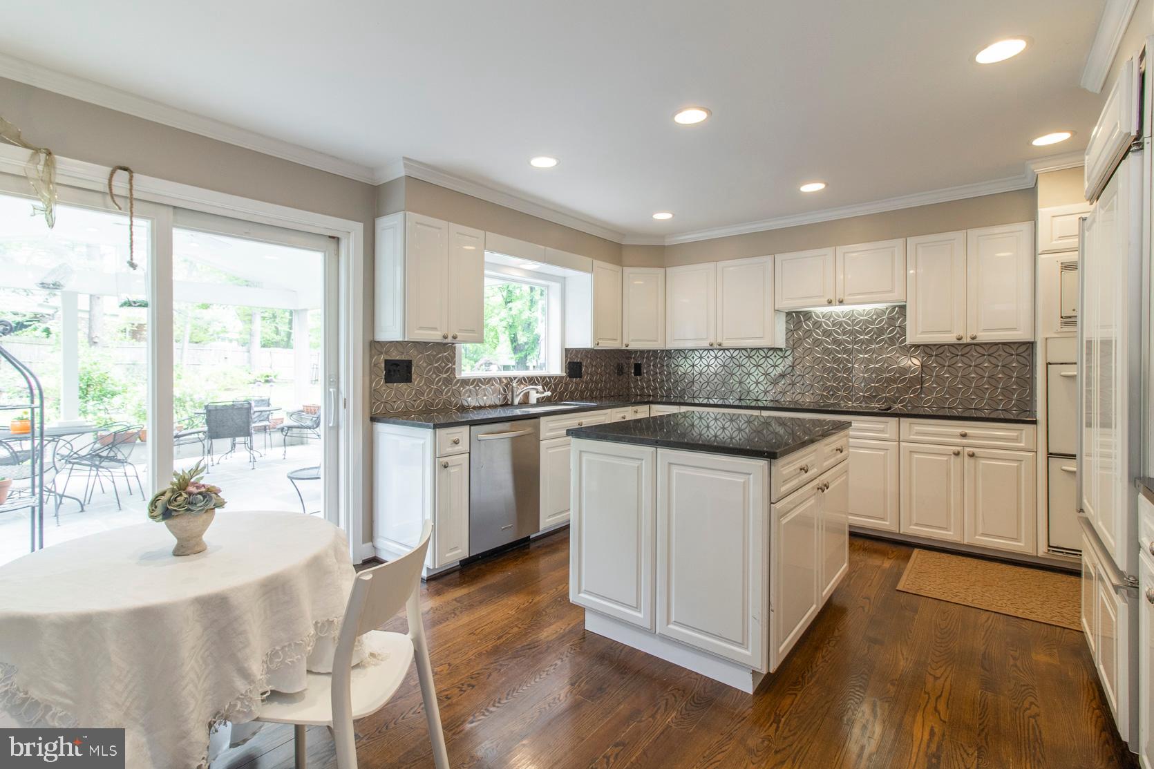 733 Mustin Lane Villanova, PA 19085 - Photo 9 of 36 Eat-in Kitchen