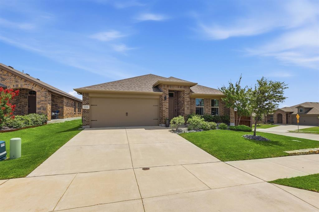 9200 Desertrock Road Fort Worth, TX 76131 - Photo 4 of 36