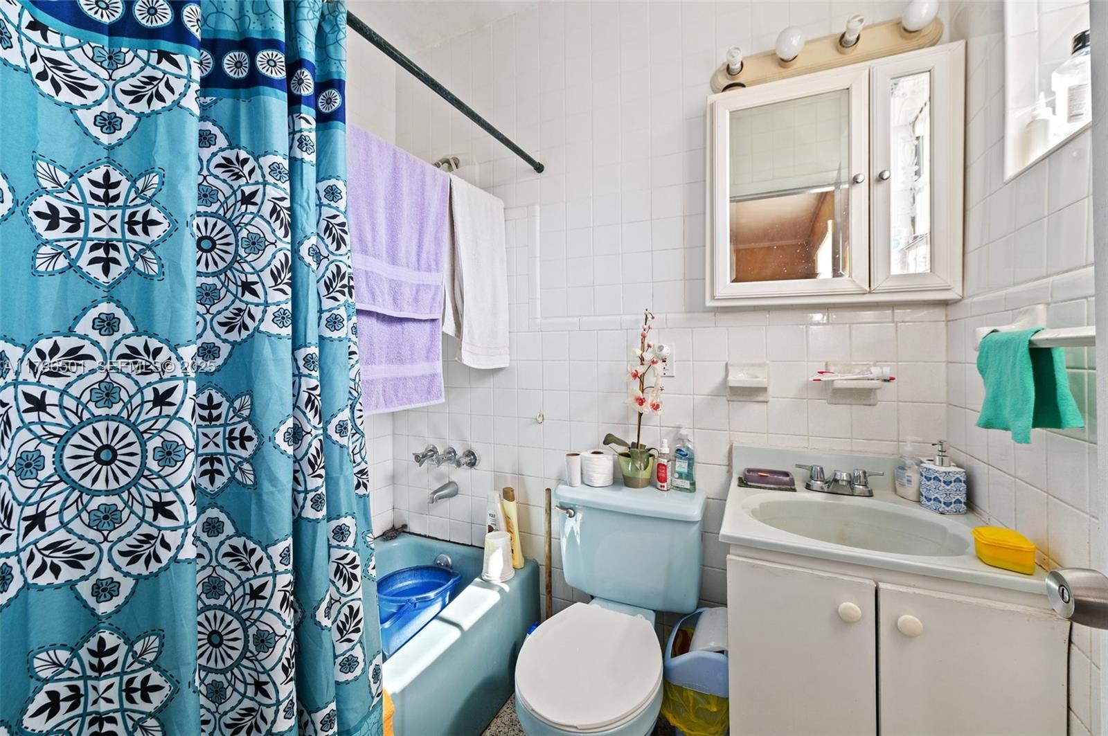 Hialeah Acres Hialeah, FL 33010 - Photo 34 of 55 a bathroom with a sink toilet vanity and tub