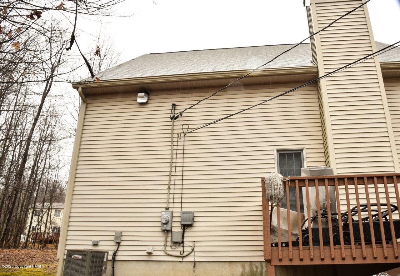 264 Kirkham Road Bushkill, PA 18324 - Photo 21 of 21 a view of a back side of house