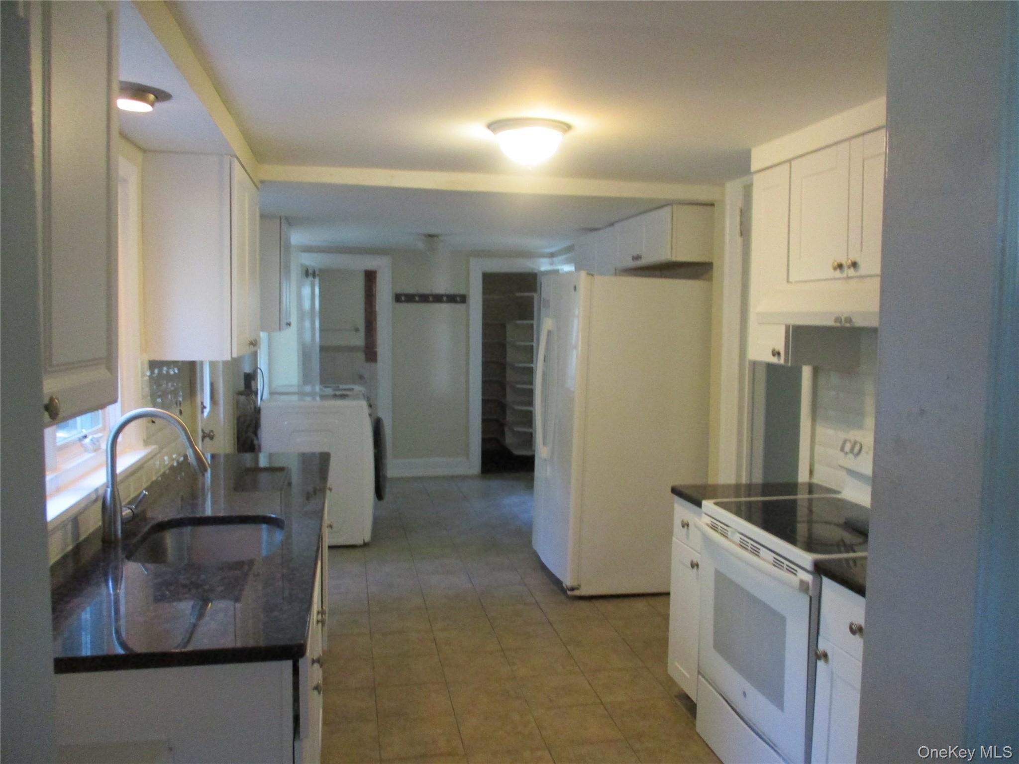 8 Ridgecrest West Scarsdale, NY 10583 - Photo 4 of 21