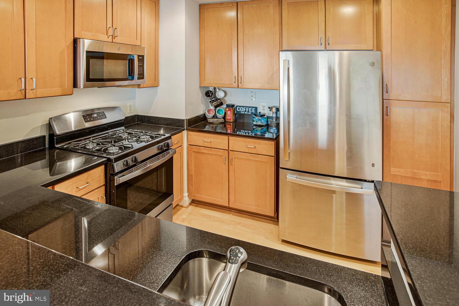 414 Water Street, Unit 2913 Baltimore, MD 21202 - Photo 23 of 41 a kitchen with stainless steel appliances a refrigerator stove and microwave