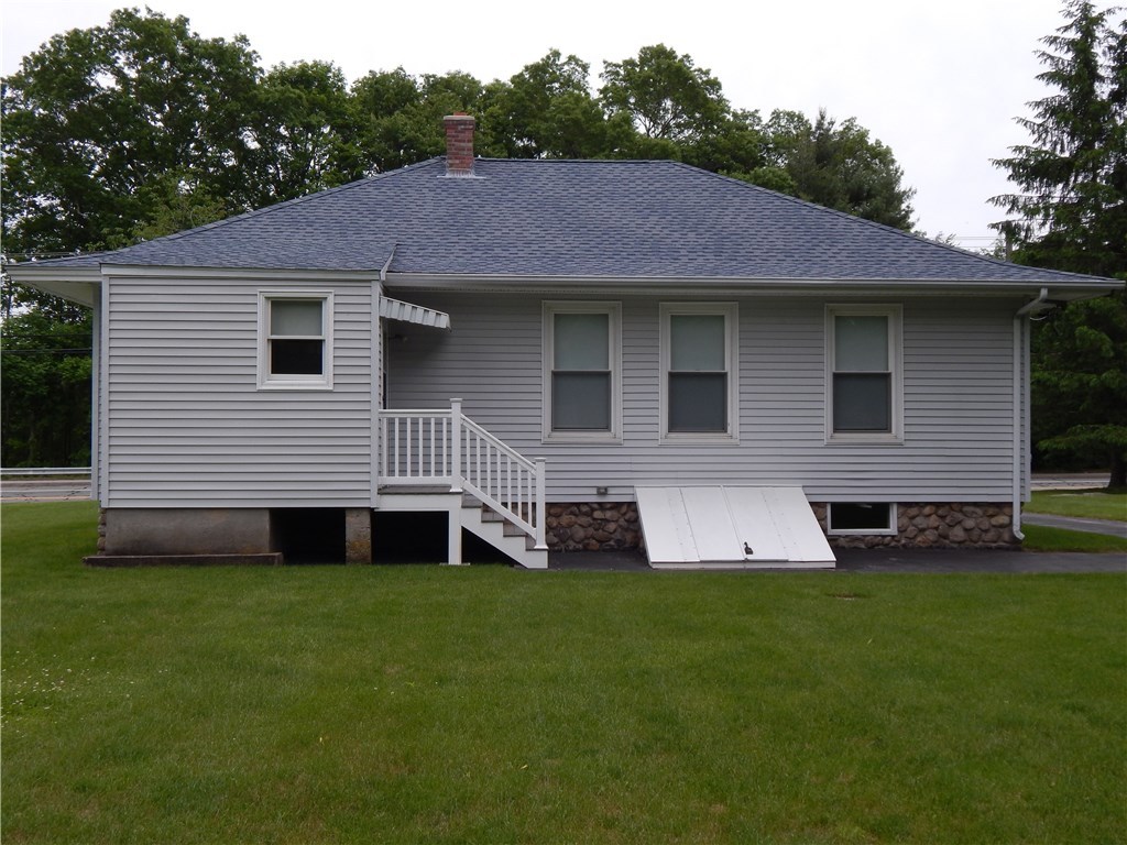 414 Bradford Road Westerly, RI 02808 - Photo 17 of 18 Gallery Image 17