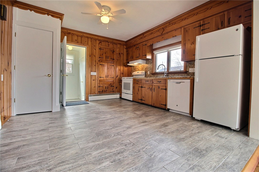 414 Bradford Road Westerly, RI 02808 - Photo 4 of 18 Gallery Image 4