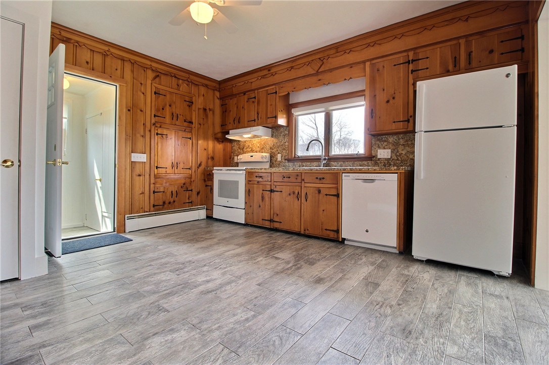 414 Bradford Road Westerly, RI 02808 - Photo 6 of 18 Gallery Image 6