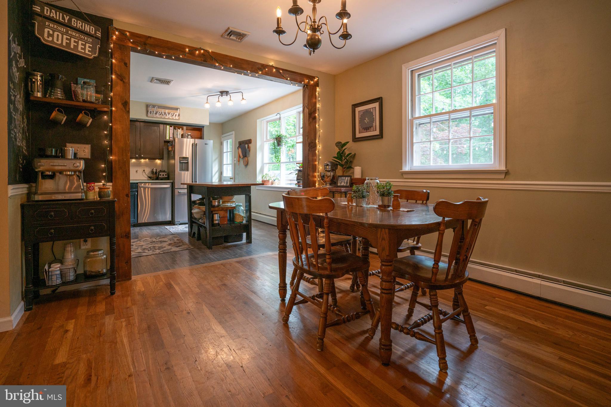 302 Shadynook Road Harleysville, PA 19438 - Photo 7 of 36 Step up to Dining Room